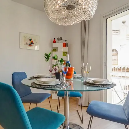 Happy Diamond By Hello Homes Apartment